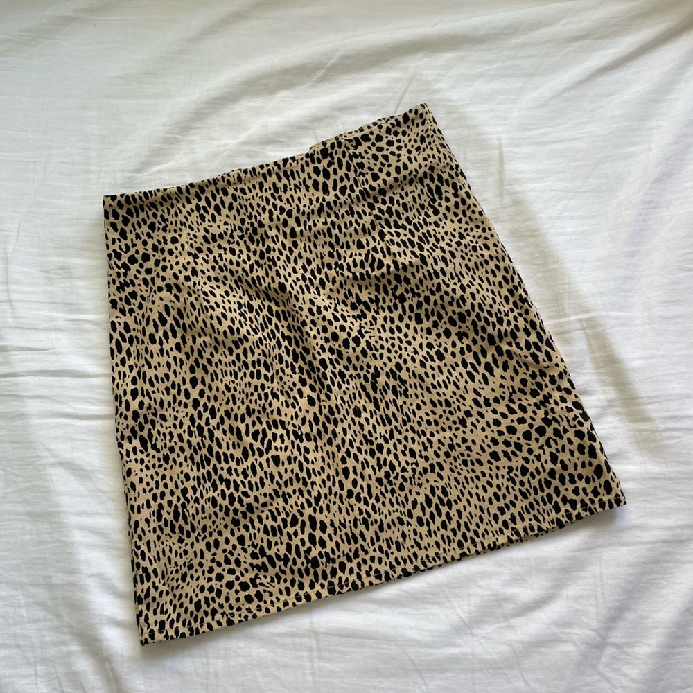 leopard print mini skirt